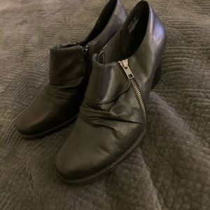 EUC BareTraps Bootie Black